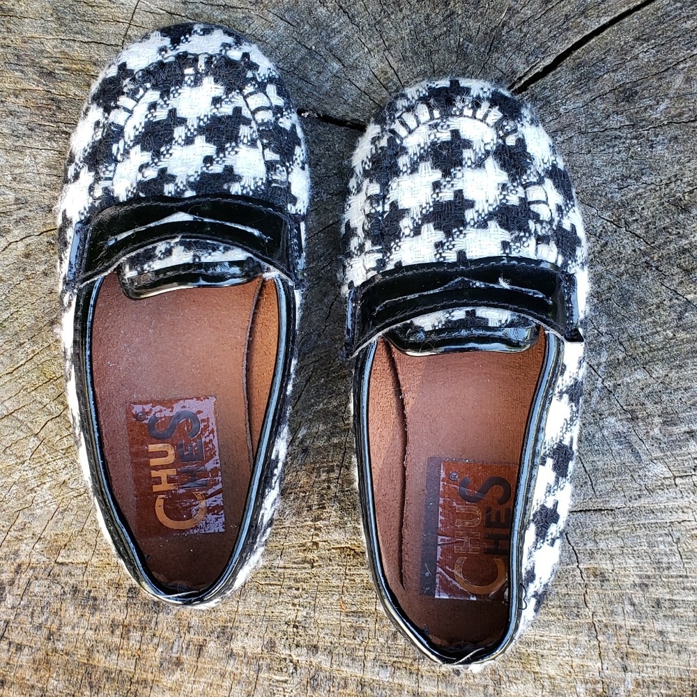 Chuches girls houndstooth loafer